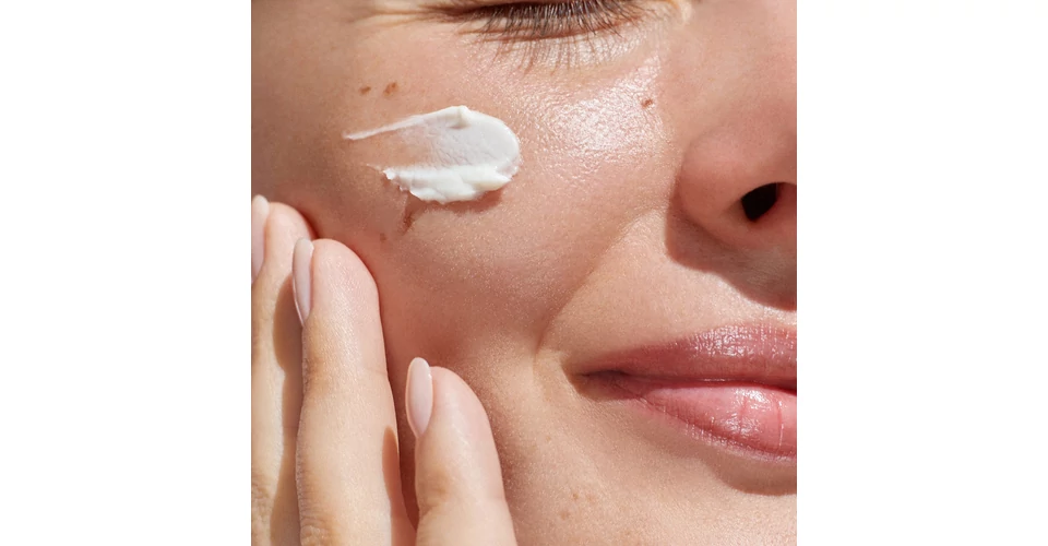 A bőrmegújulás nem egy gomb, amit megnyomunk – hanem egy folyamat, amit támogatunk